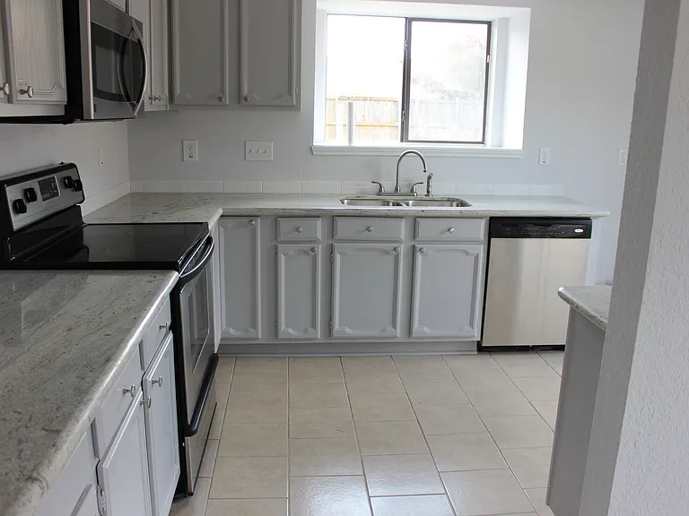 812 Shannon Dr — Photo 4