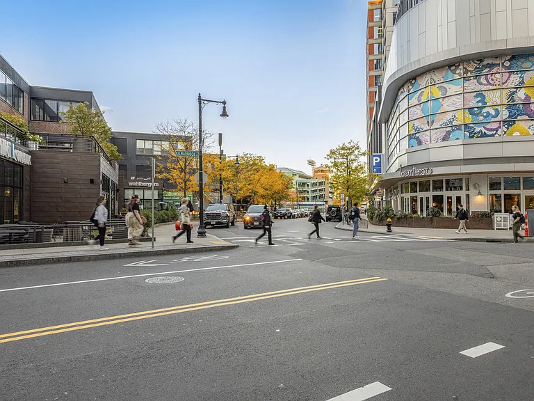 Pierce Boston — Photo 28