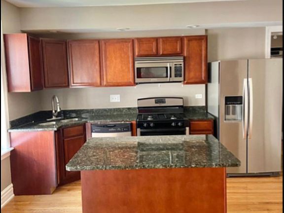 3rd image of 6610 S Kenwood Ave APT 202