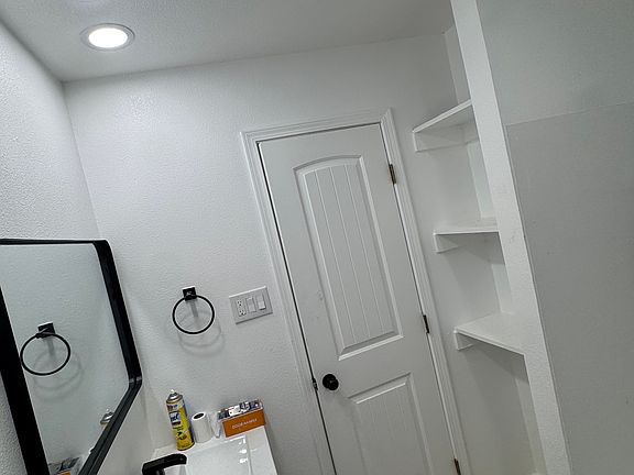 5th image of 1003 Randa St