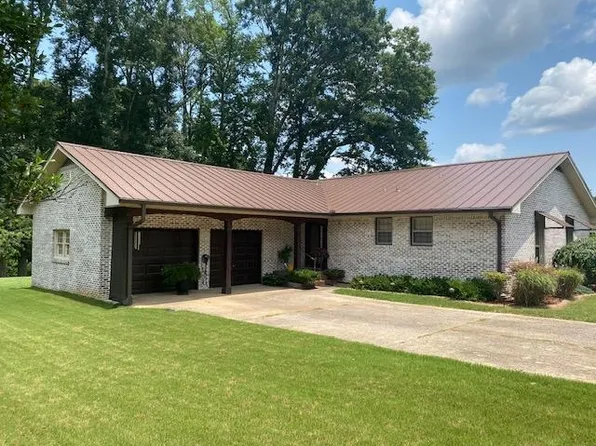 802 Rebel Dr, Tuscumbia, AL 35674
