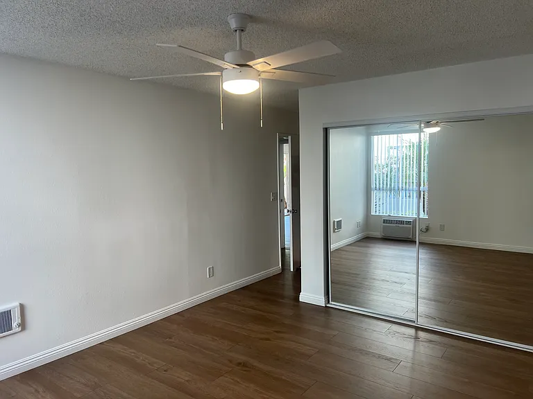 Beachwood Village Apartments — Photo 110