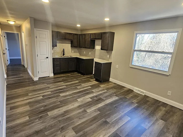 10200 Green Valley Dr — Photo 2
