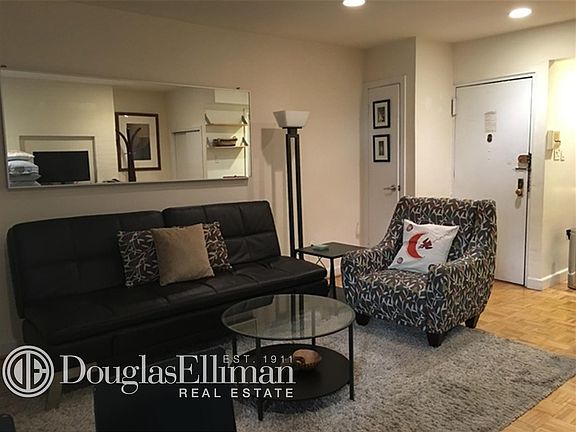 3rd image of 115 W 78th St APT 2R