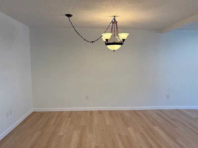 2 bed, 1.0 bath, 855 sqft, $1,880 — Photo 4