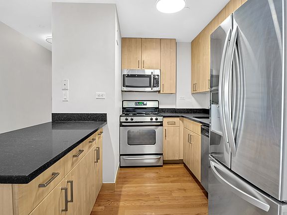 5th image of 736 W 187th St APT 504