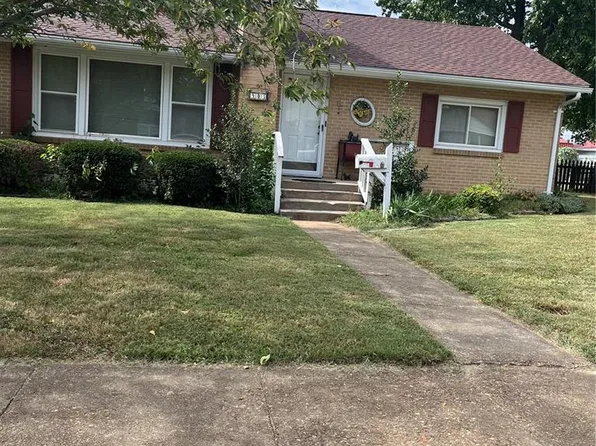903 Moorland St, Farmington, MO 63640