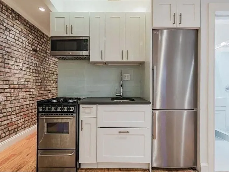 1413 York Ave #12 — Photo 2