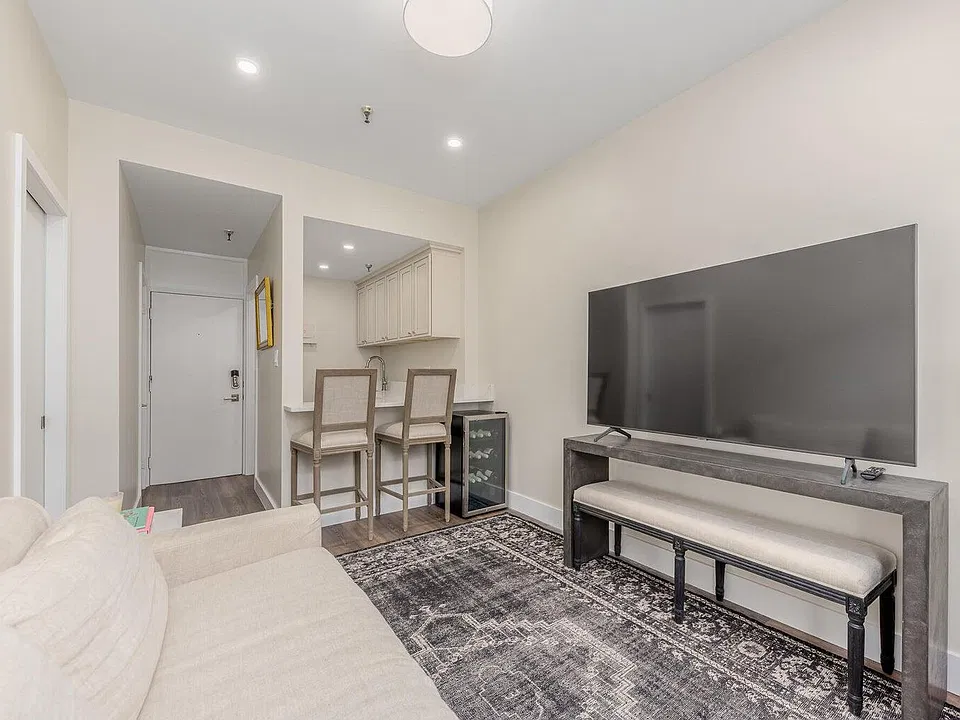 235 Sunrise Ave #2211