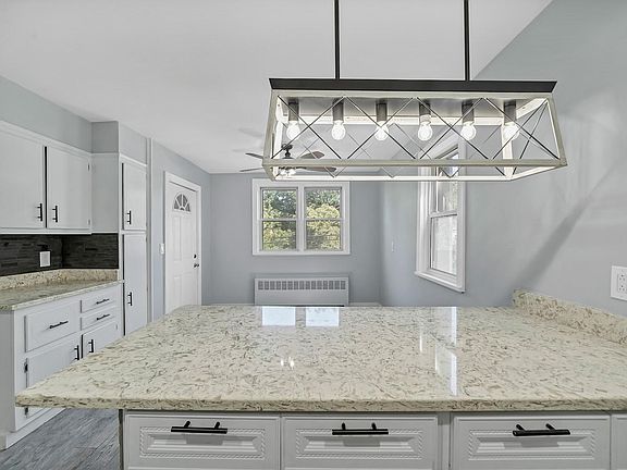 4th image of 19 Putnam Ave Floor 1