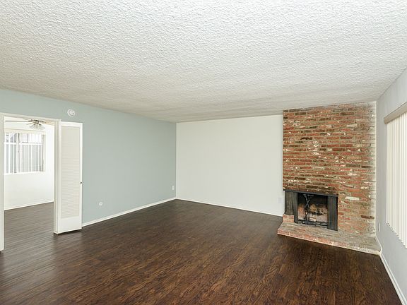 5th image of 6835 Variel Ave #33