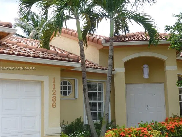 4 bed, 2.0 bath, 2028 sqft, $5,300 — Photo 1