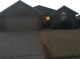 4704 Wagner Lake Dr, Yukon, OK 73099