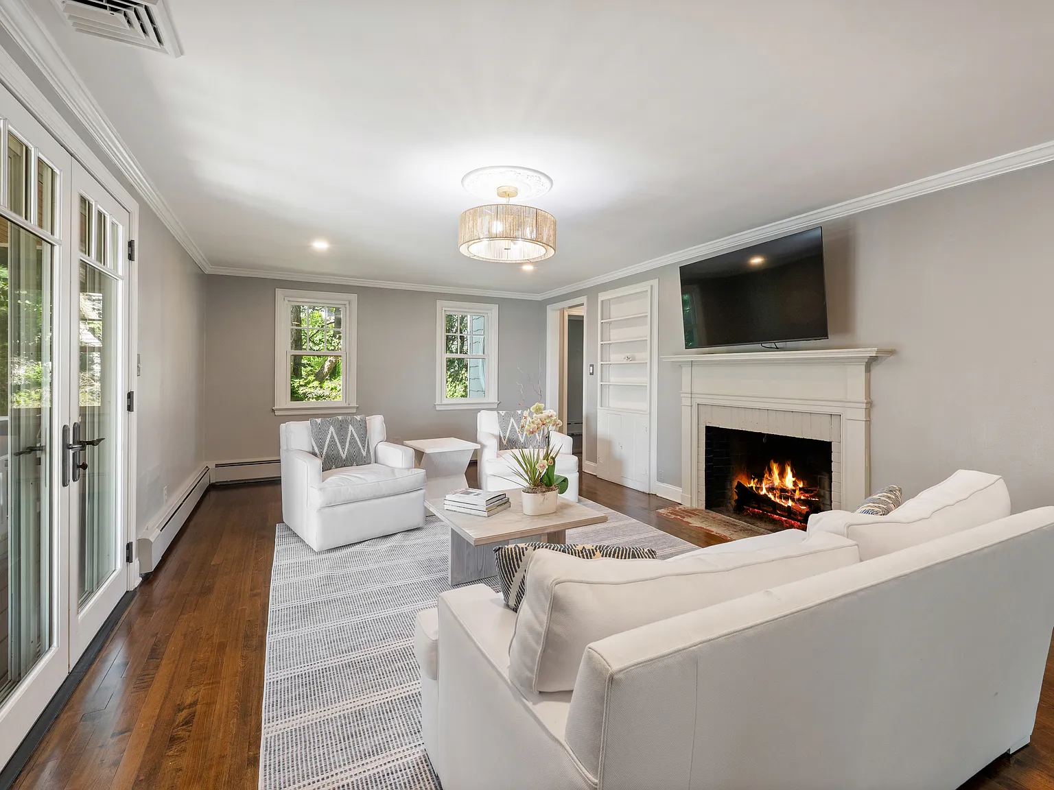 3 bed, 1.5 bath, 1930 sqft, $9,750 — Photo 4