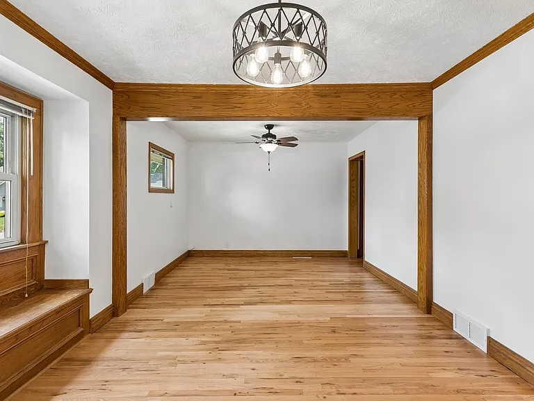 7911 Maywood St — Photo 14