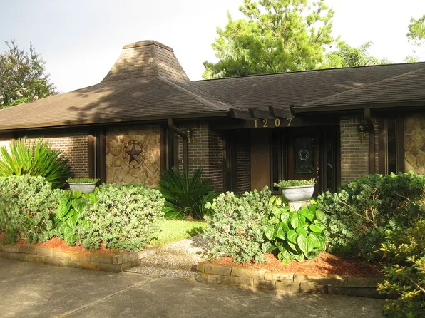 1207 Pine Hollow Dr, Friendswood, TX 77546
