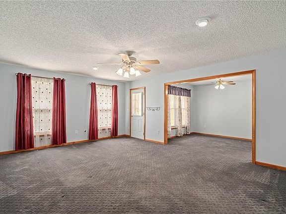5th image of 801 Oakwood St