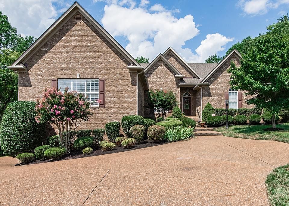 1st image of 434 Woodcrest Ln