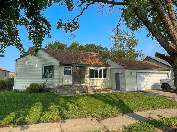 105 Blowers Ave N, Wessington Springs, SD 57382