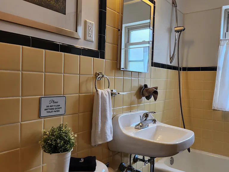 2415 5th Ave E #2 — Photo 5