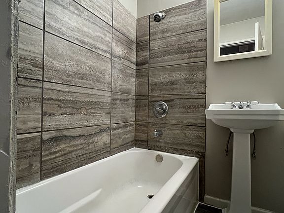 4th image of 406 S 2nd St