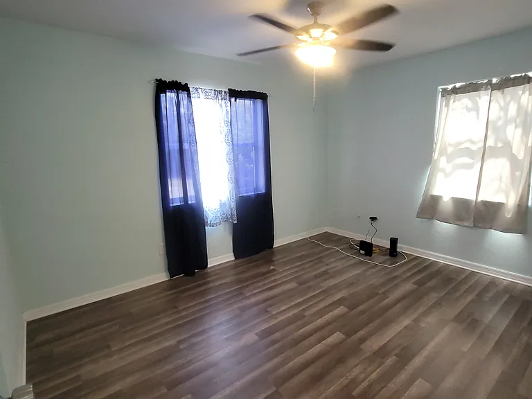 513 Hollyhock Ln — Photo 10