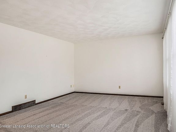 4th image of 3528 Brisbane Dr