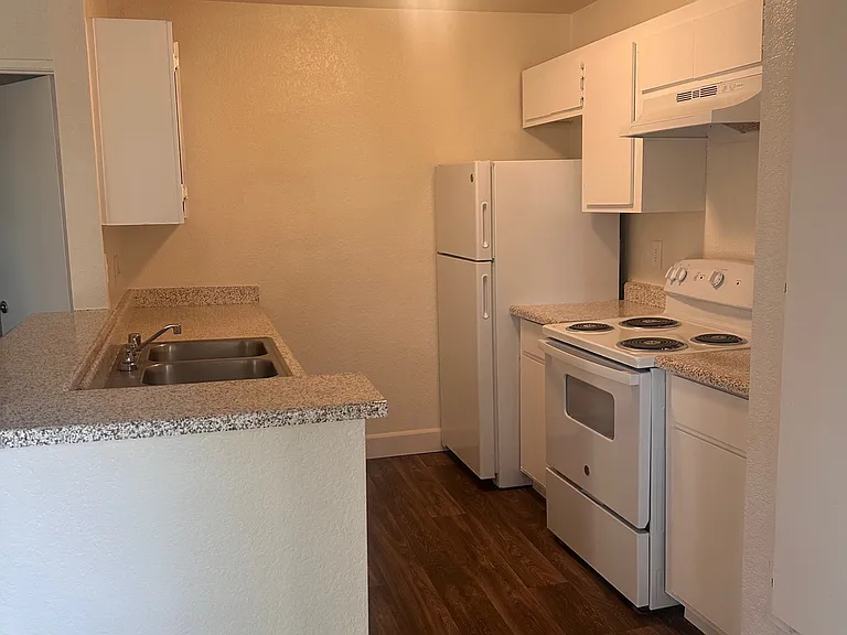 Vantage Point Apartments — Photo 27