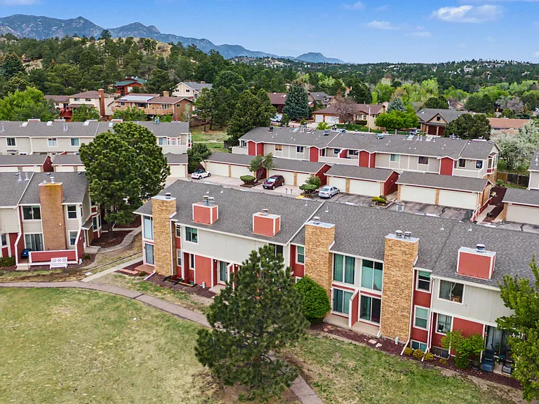 440 W Rockrimmon Blvd #C — Photo 14