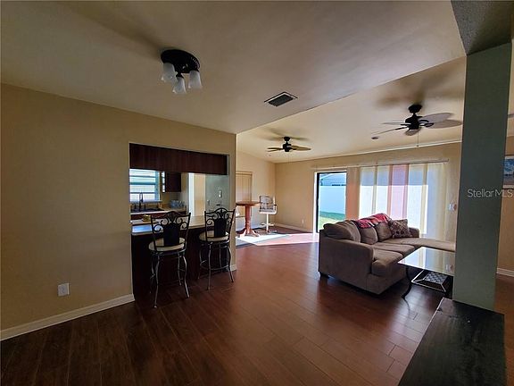 3rd image of 841 Glenfield Dr