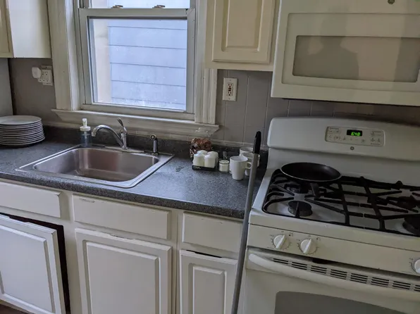 32 Storms Avenue image 7 of 11