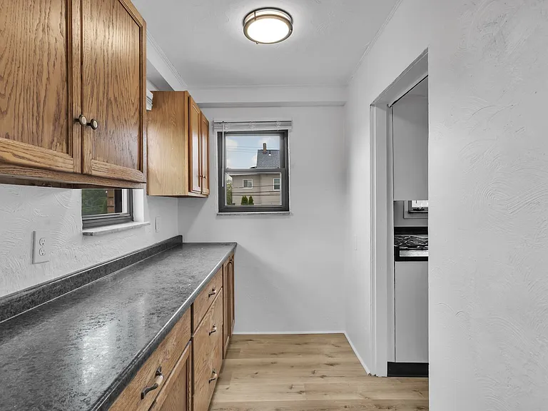 1002 Fordham Ave — Photo 15