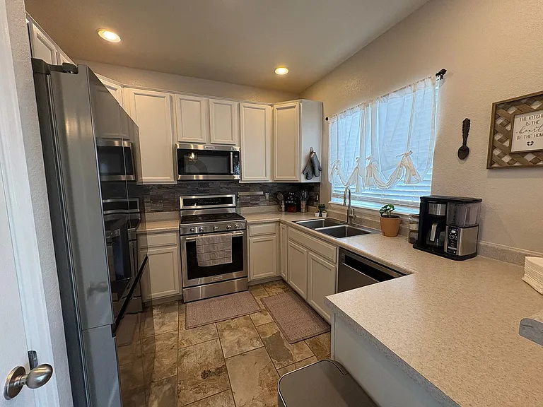 7961 Cairn Ct — Photo 2