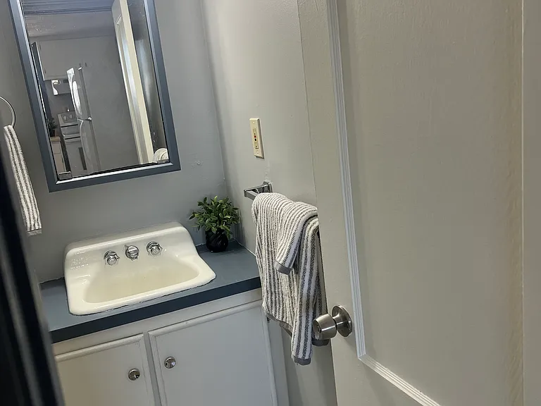 28 Salmon Dr #B — Photo 3