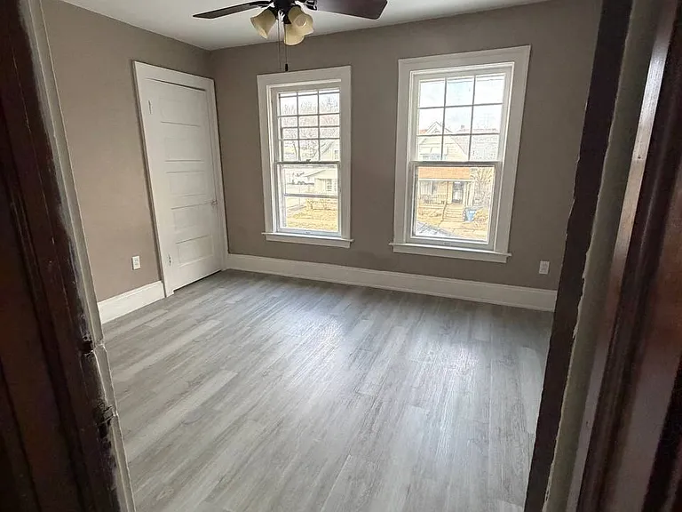 1120 Starr Ave — Photo 3