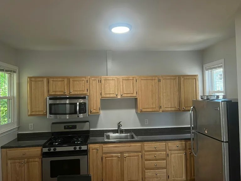 35 Edgewood St #2 — Photo 6