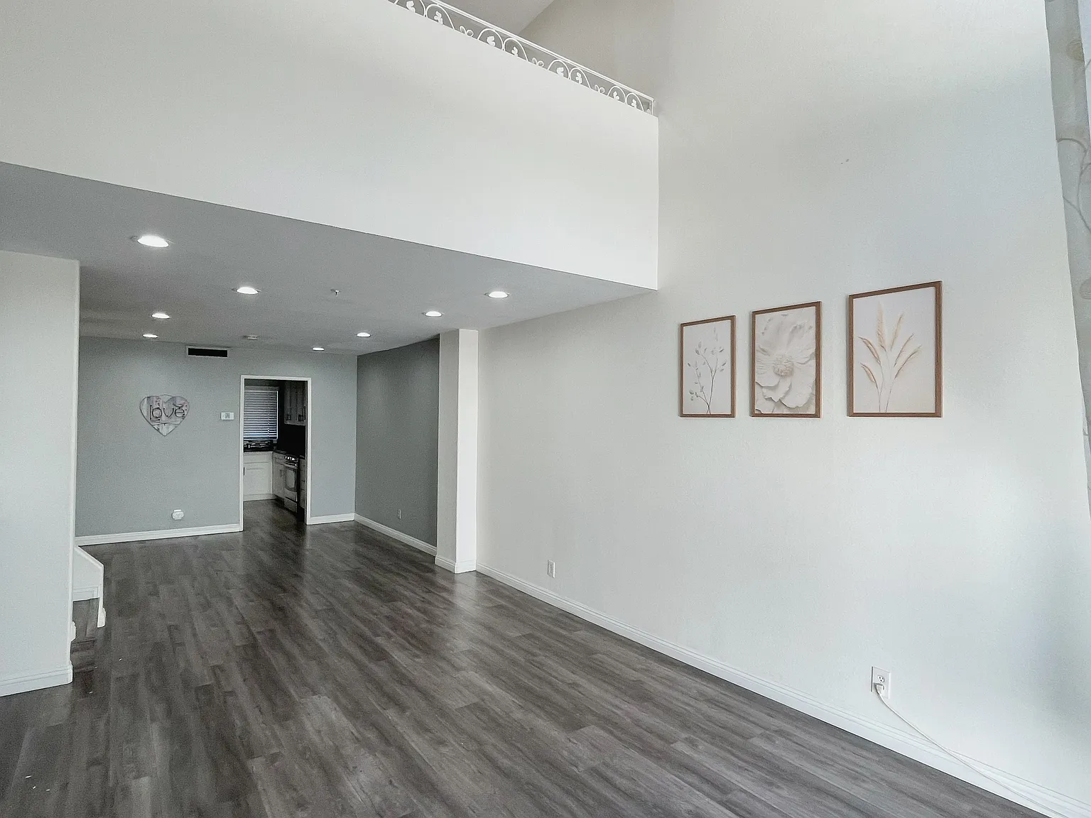 219 S Redwood Ave — Photo 4