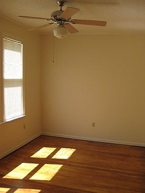 4th image of 609 Harthan St #A