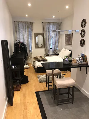 Rented by Mossanen Group | media 33