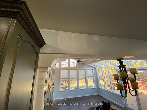 4th image of 2696 Embleton Rd
