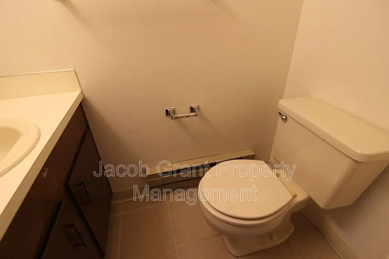 2 bed, 1.5 bath, 1250 sqft, $1,195 — Photo 4