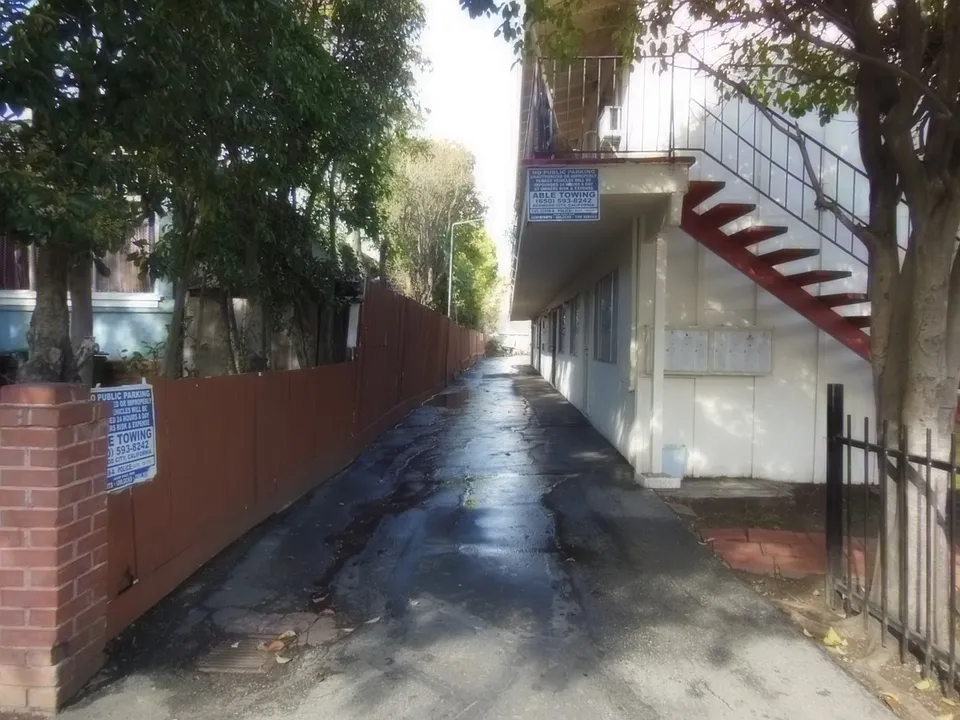 104 Redwood Ave