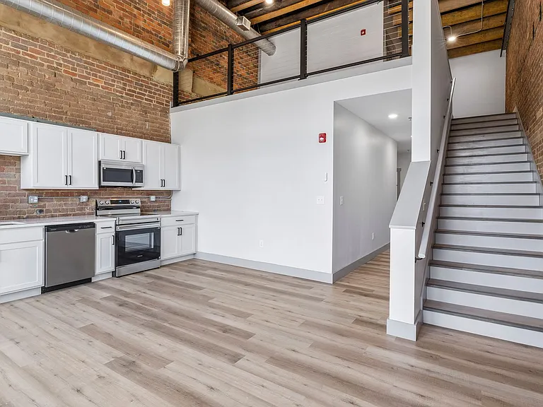 213 E Main St — Photo 31