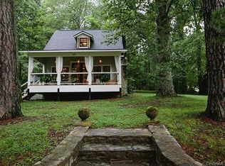 611 Hiawassee Ave, Black Mountain, NC 28711