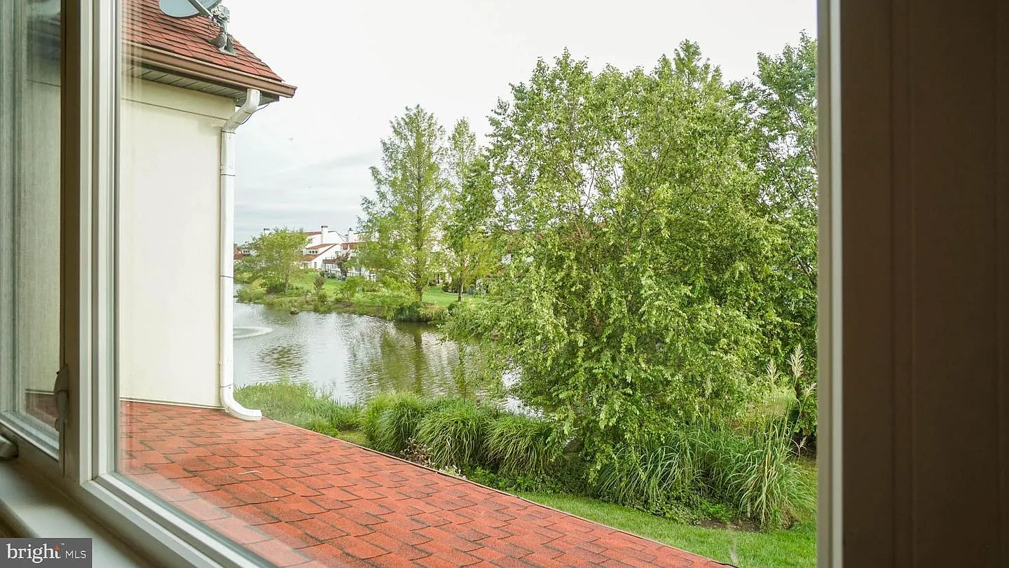 2 bed, 2.5 bath, 1312 sqft, $2,300 — Photo 4