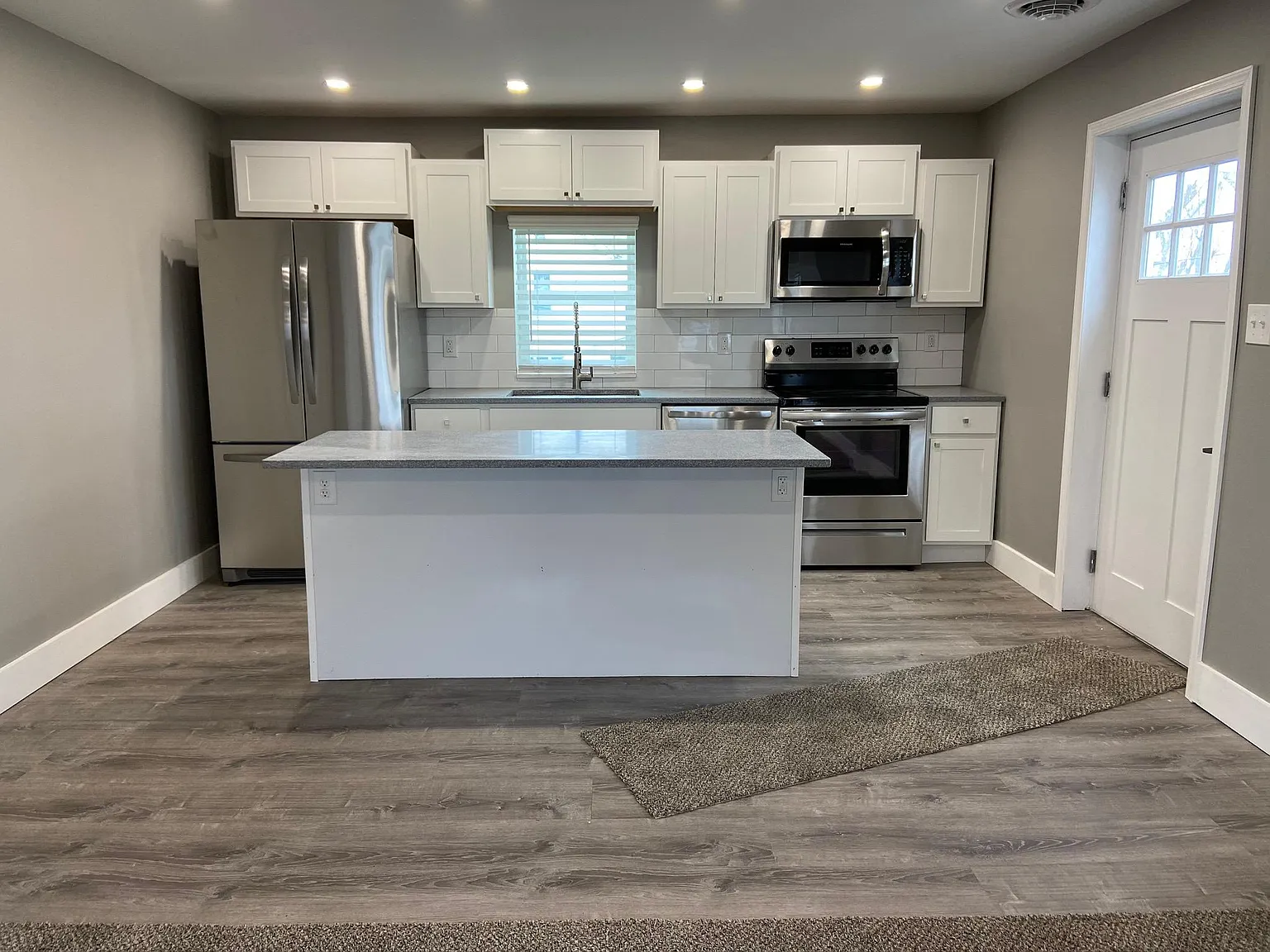 2 bed, 900 sqft, $1,000 — Photo 1