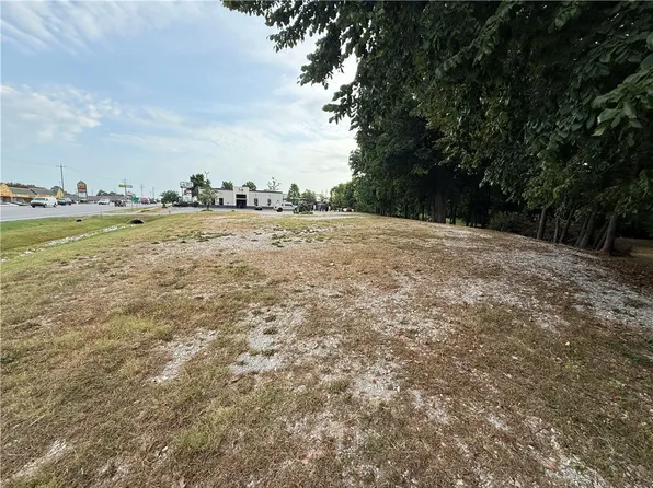 S Bloomington St, Lowell, AR 72745