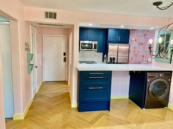 4th image of 1351 N Orange Dr APT 106