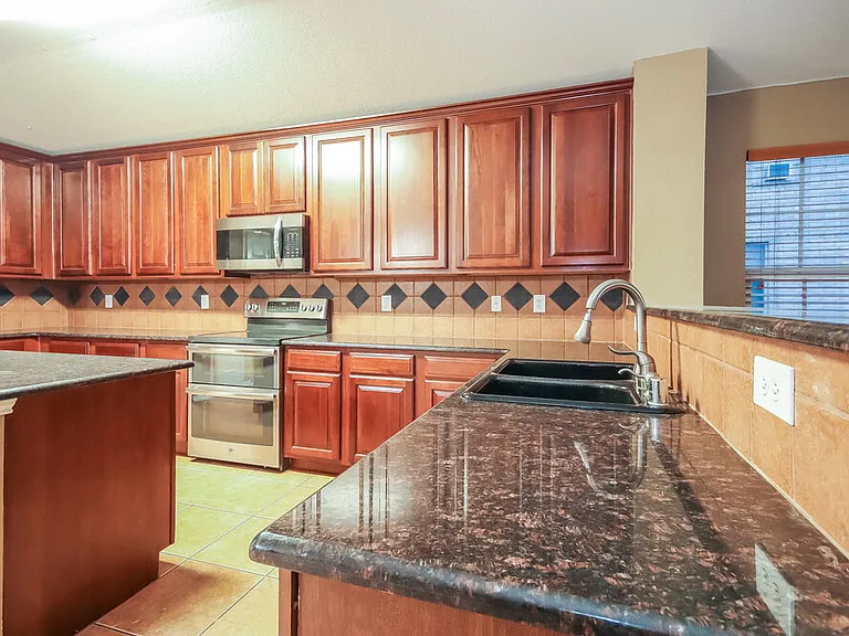 2412 Castle Pines Dr — Photo 7