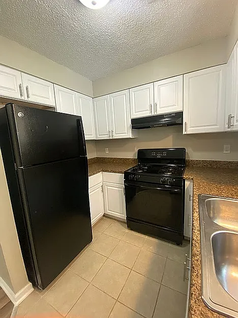 2644 Dorian Dr — Photo 3